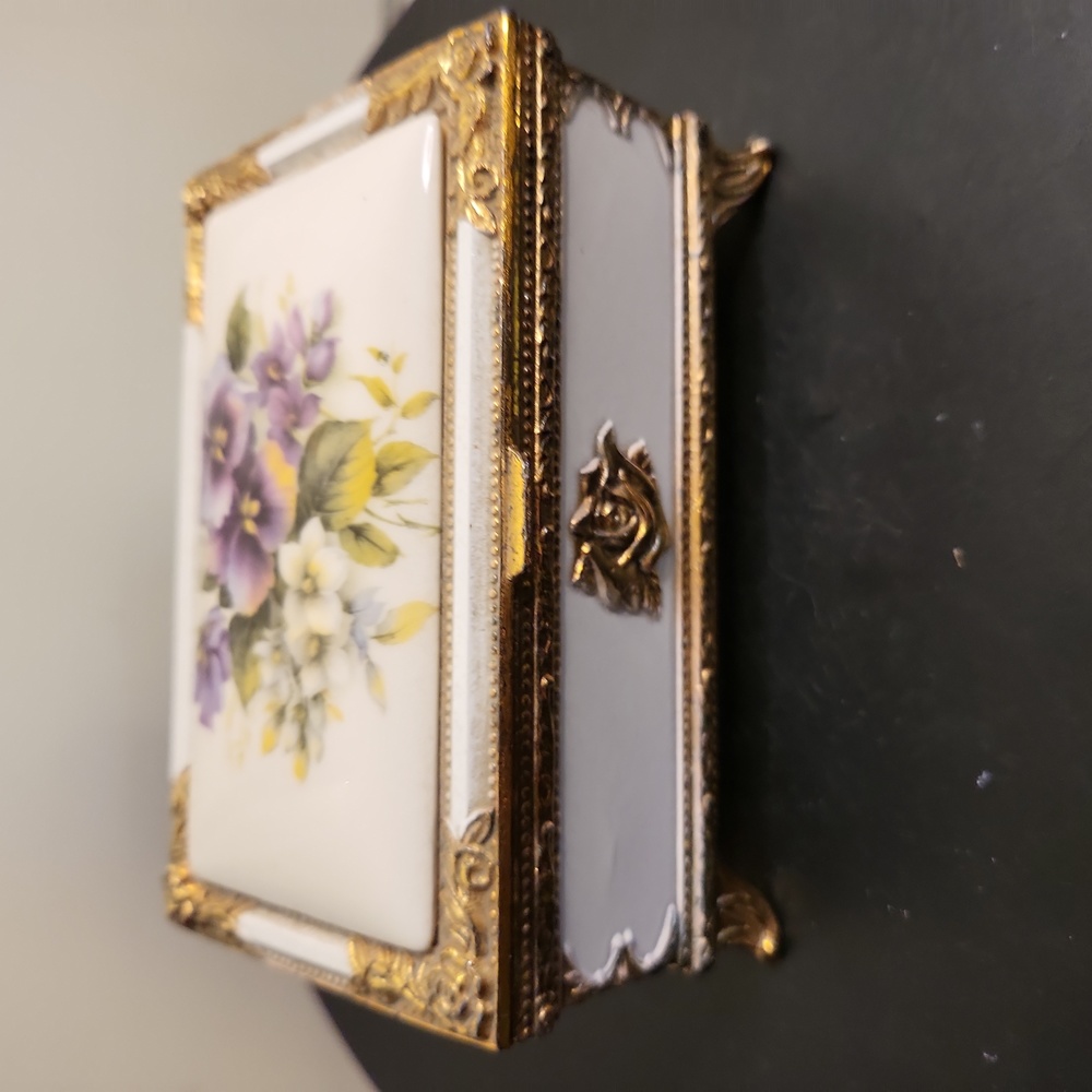 Westland Waltz if the Flowers Music / Jewelry Box Porcelain Made in Japan
